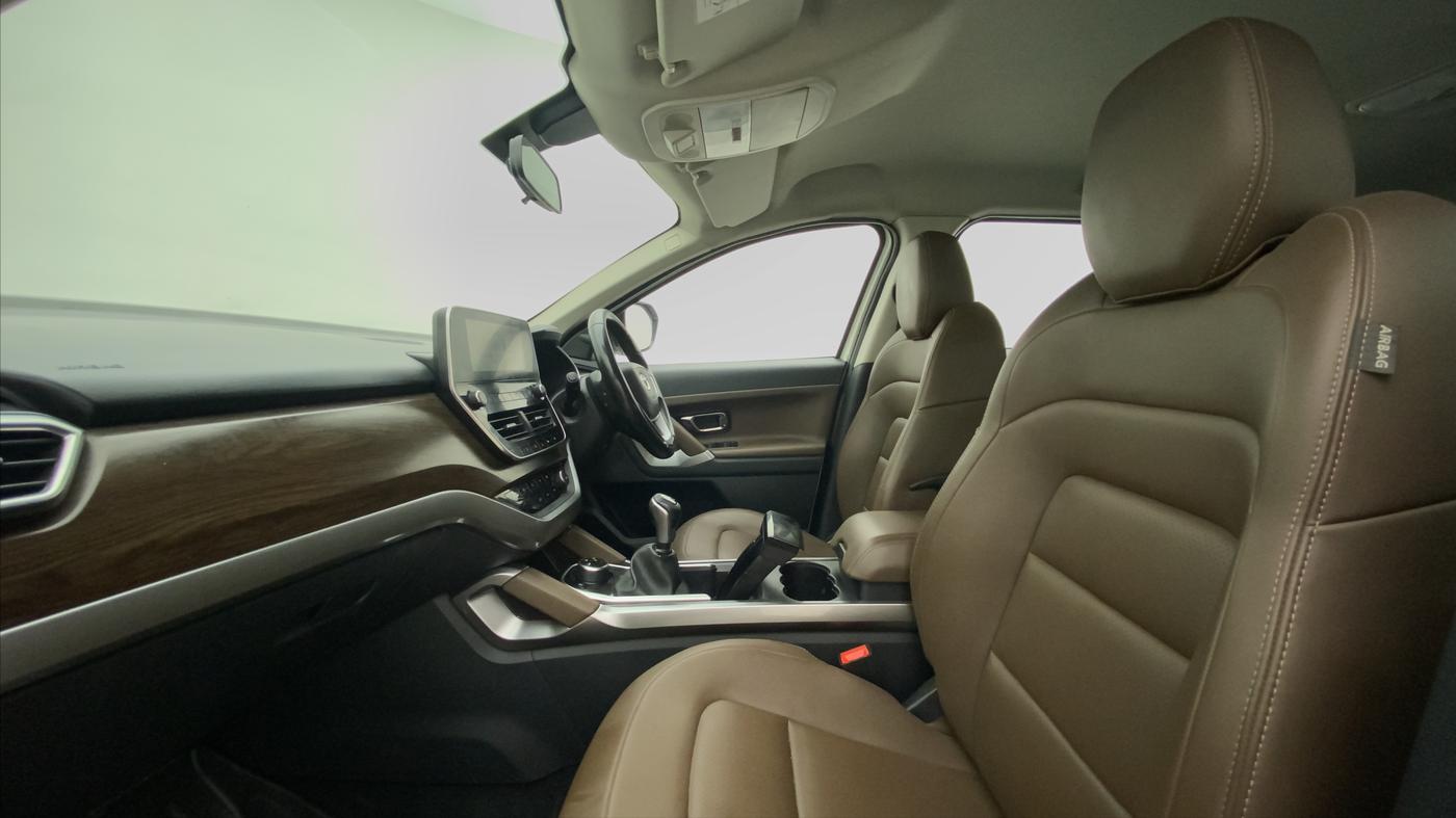 2019 Tata Harrier XZ 2.0L, Diesel, Manual, 72,077 km, Right Side Front Door Cabin