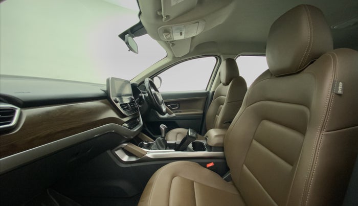 2019 Tata Harrier XZ 2.0L, Diesel, Manual, 72,077 km, Right Side Front Door Cabin