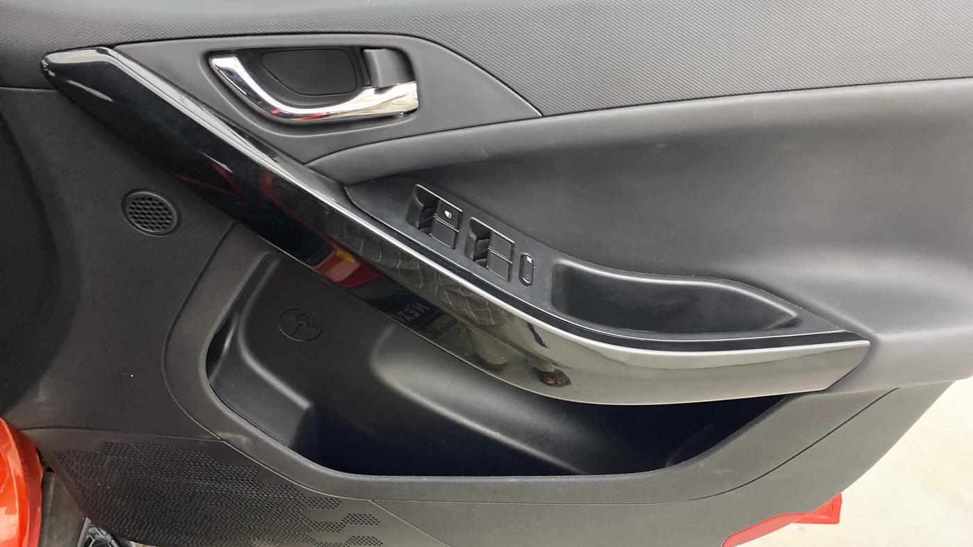 2024 Tata NEXON FEARLESS SUNROOF DUAL TONE 1.2 PETROL, Petrol, Manual, 5,972 km, Driver Side Door Panels Control