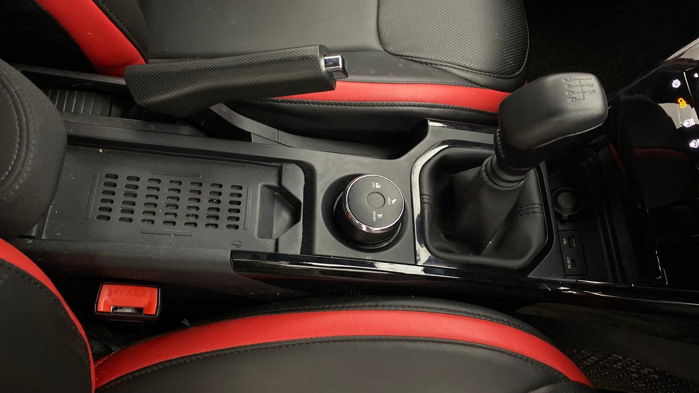 2024 Tata NEXON FEARLESS SUNROOF DUAL TONE 1.2 PETROL, Petrol, Manual, 5,972 km, Gear Lever