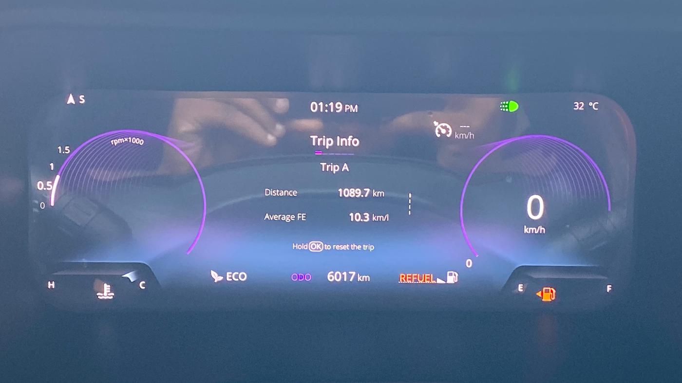 2024 Tata NEXON FEARLESS SUNROOF DUAL TONE 1.2 PETROL, Petrol, Manual, 5,972 km, Odometer Image