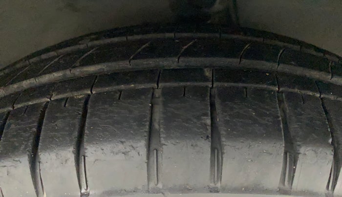 2013 Hyundai Grand i10 SPORTZ AT 1.2 KAPPA VTVT, Petrol, Automatic, 64,708 km, Right Front Tyre Tread
