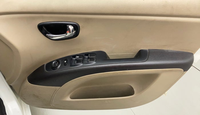 2013 Hyundai Grand i10 SPORTZ AT 1.2 KAPPA VTVT, Petrol, Automatic, 64,708 km, Driver Side Door Panels Control