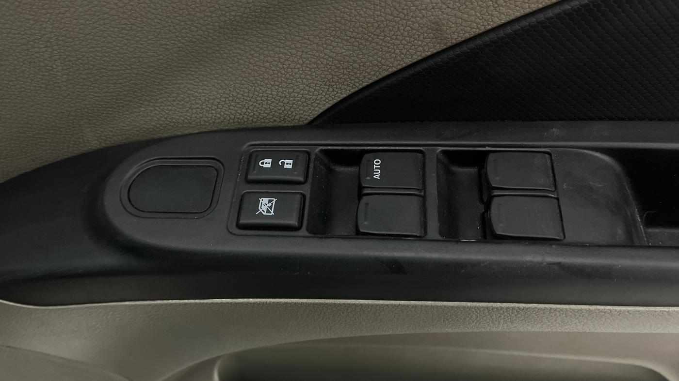 2014 Maruti Celerio VXI AMT, Petrol, Automatic, 42,858 km, Driver Side Door Panels Control