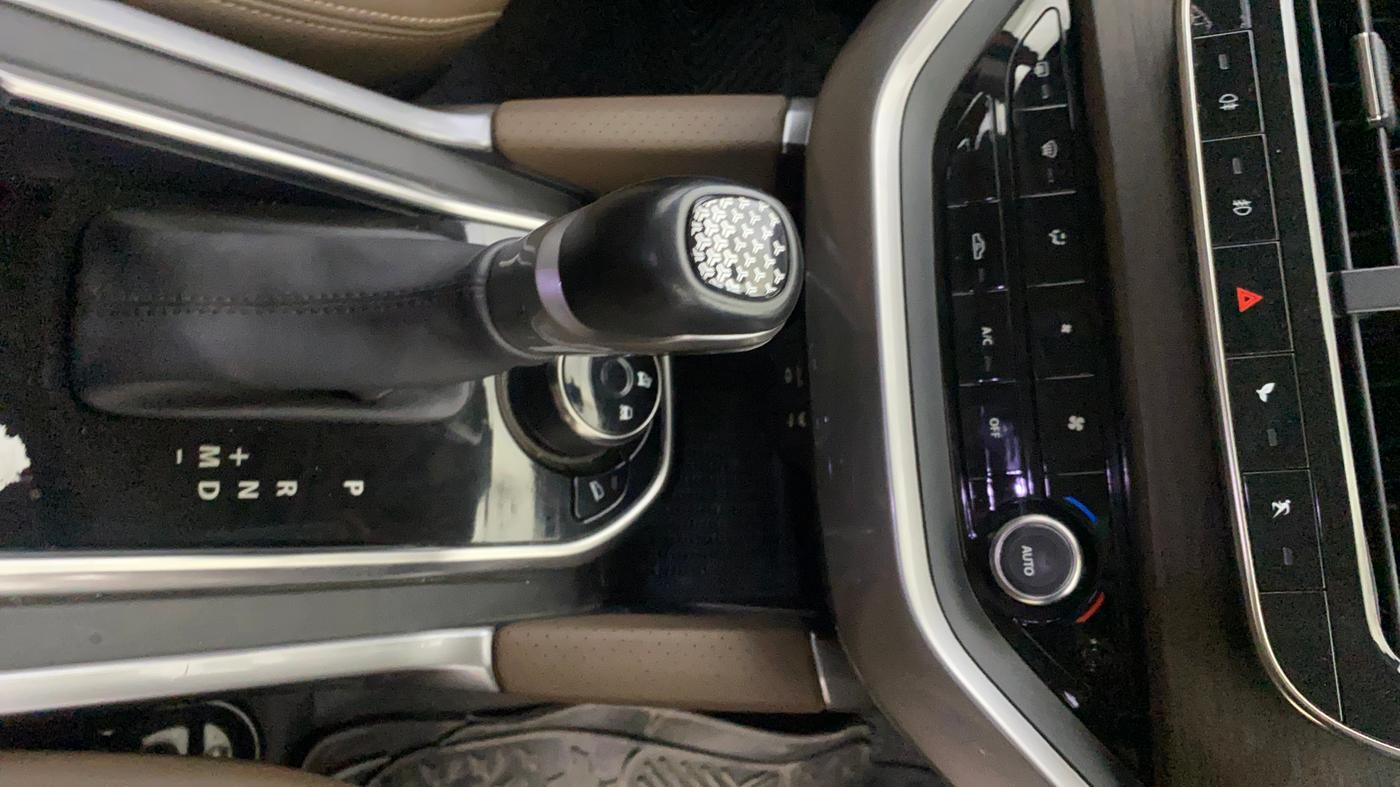 2020 Tata Harrier XZA 2.0L, Diesel, Automatic, 52,353 km, Gear Lever