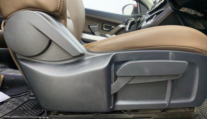 2020 Tata Harrier XZA 2.0L, Diesel, Automatic, 52,353 km, Driver Side Adjustment Panel