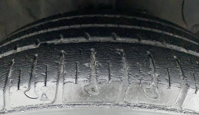 2015 Hyundai Grand i10 MAGNA 1.1 CRDI, Diesel, Manual, 25,426 km, Right Front Tyre Tread