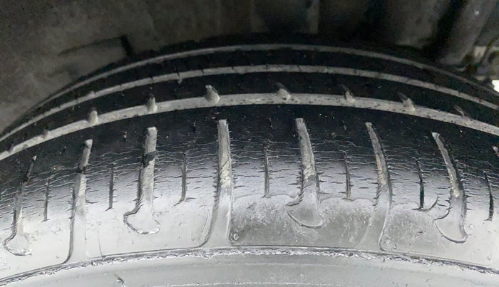 2015 Hyundai Grand i10 MAGNA 1.1 CRDI, Diesel, Manual, 25,426 km, Left Rear Tyre Tread