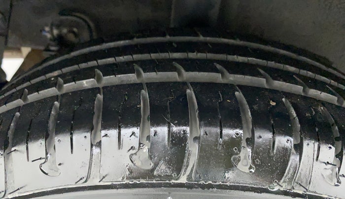 2015 Hyundai Grand i10 MAGNA 1.1 CRDI, Diesel, Manual, 25,426 km, Right Rear Tyre Tread