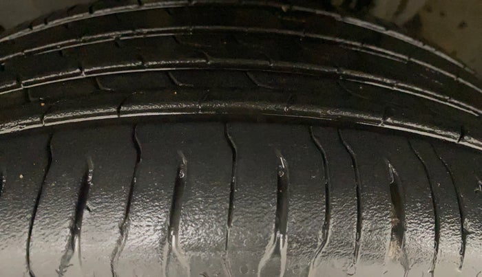 2021 Nissan MAGNITE XL, Petrol, Manual, 46,785 km, Left Front Tyre Tread