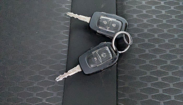 2021 Nissan MAGNITE XL, Petrol, Manual, 46,785 km, Key Close Up