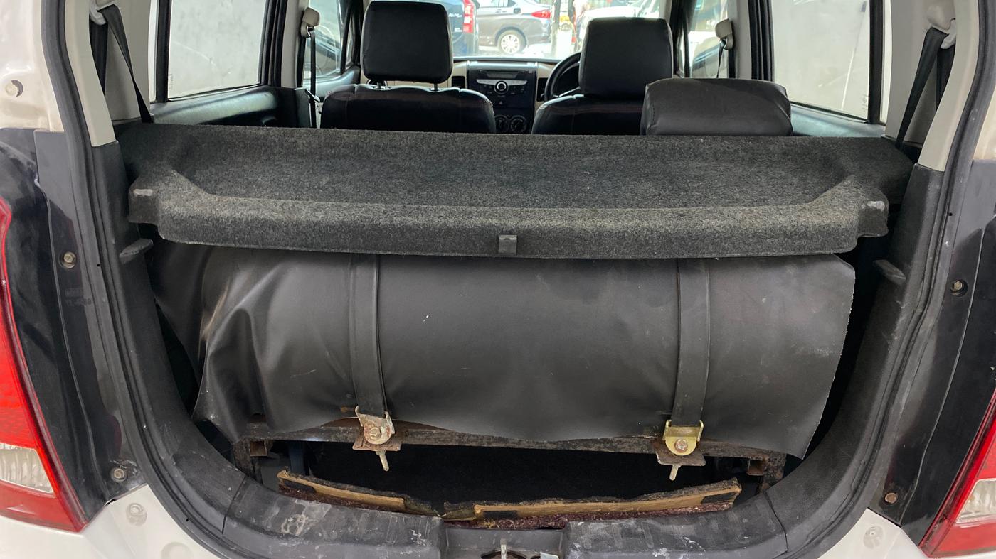 2017 Maruti Wagon R 1.0 VXI AMT, CNG, Automatic, 79,586 km, Boot Inside