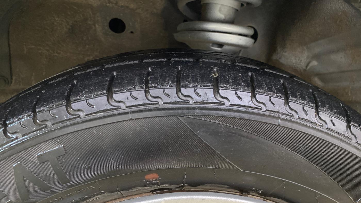 2017 Maruti Wagon R 1.0 VXI AMT, CNG, Automatic, 79,586 km, Left Front Tyre Tread