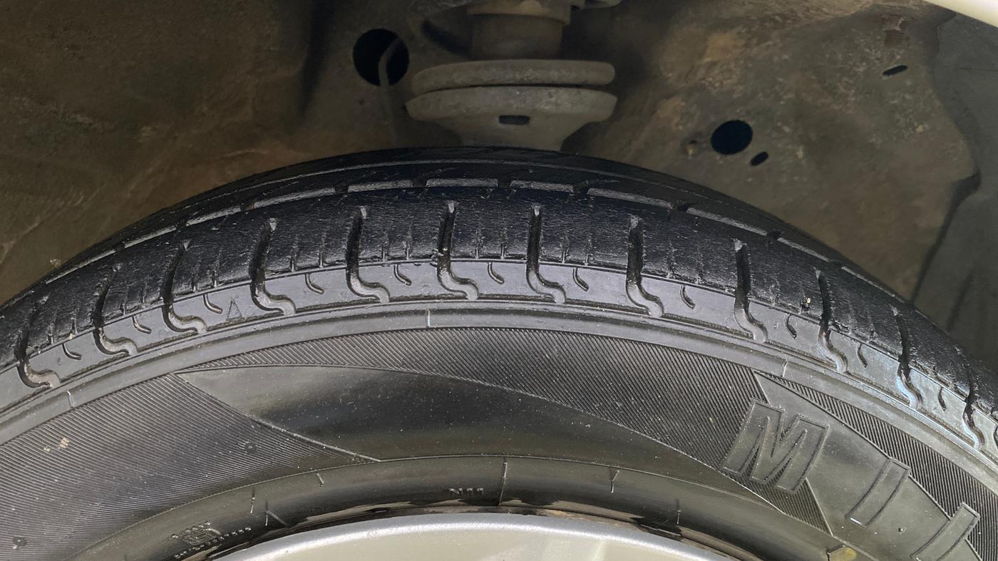2017 Maruti Wagon R 1.0 VXI AMT, CNG, Automatic, 79,586 km, Right Front Tyre Tread