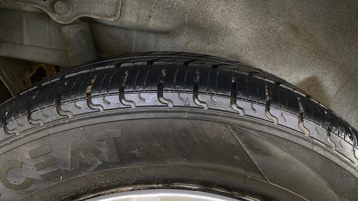 2017 Maruti Wagon R 1.0 VXI AMT, CNG, Automatic, 79,586 km, Right Rear Tyre Tread