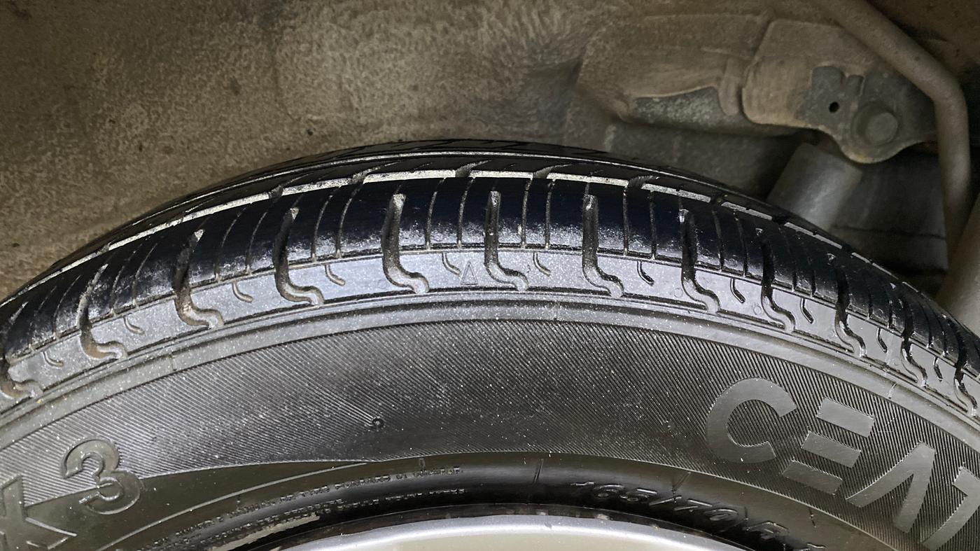 2017 Maruti Wagon R 1.0 VXI AMT, CNG, Automatic, 79,586 km, Left Rear Tyre Tread