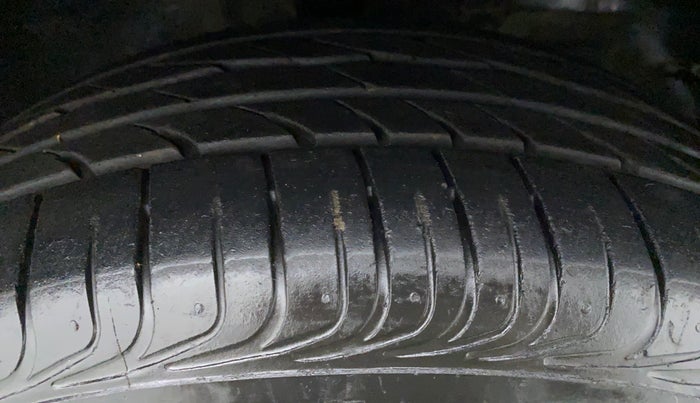 2014 Toyota Etios V, Petrol, Manual, 16,055 km, Right Front Tyre Tread