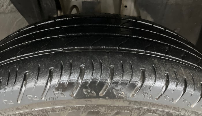 2022 Renault Kiger RXT AMT, Petrol, Automatic, 28,774 km, Right Front Tyre Tread