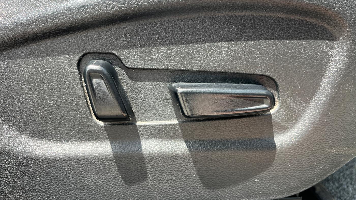 2022 KIA SELTOS GTX PLUS 1.5 DIESEL AT, Diesel, Automatic, 72,808 km, Driver Side Adjustment Panel