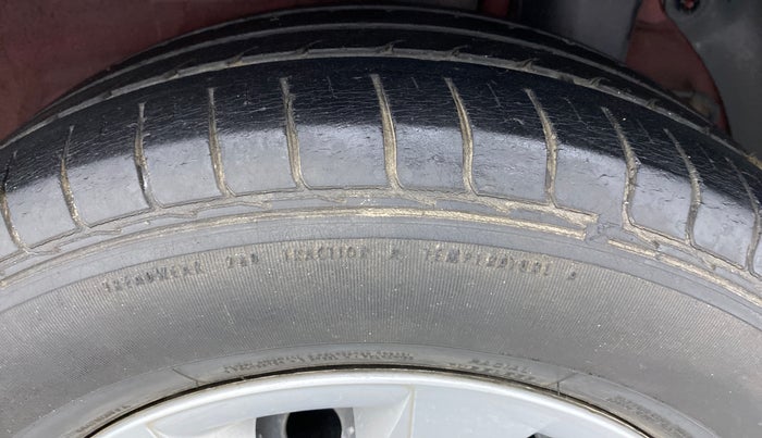 2014 Hyundai Elite i20 MAGNA 1.2, Petrol, Manual, 23,643 km, Left Rear Tyre Tread
