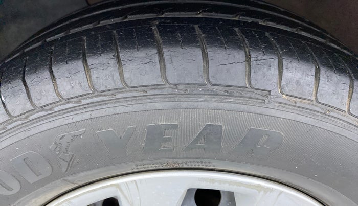 2014 Hyundai Elite i20 MAGNA 1.2, Petrol, Manual, 23,643 km, Left Front Tyre Tread