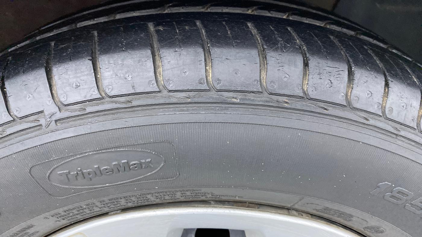 2014 Hyundai Elite i20 MAGNA 1.2, Petrol, Manual, 23,643 km, Right Front Tyre Tread