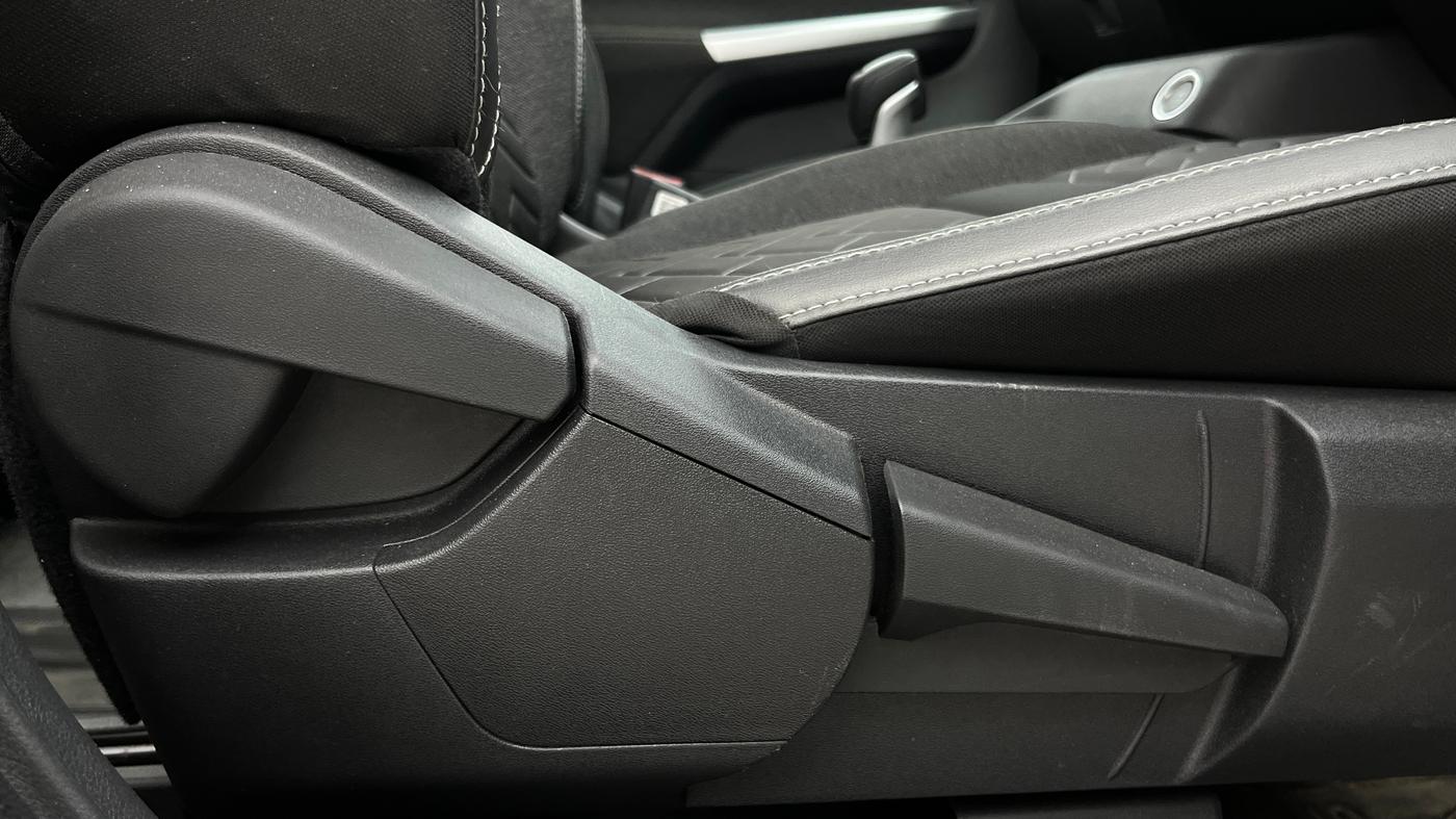 2023 Nissan MAGNITE XV PREMIUM TURBO CVT, Petrol, Automatic, 8,255 km, Driver Side Adjustment Panel