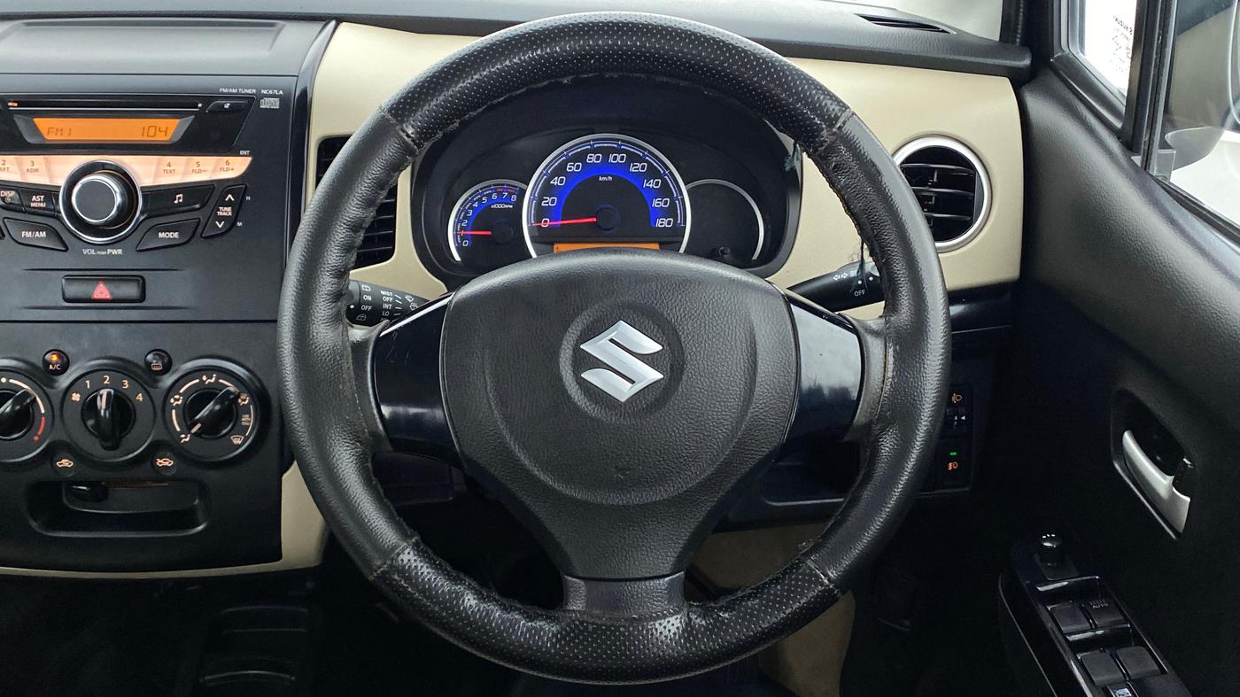 2018 Maruti Wagon R 1.0 VXI, Petrol, Manual, 36,658 km, Steering Wheel Close Up