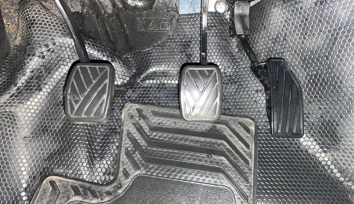 2022 Maruti XL6 ZETA MT, Petrol, Manual, 58,698 km, Pedals