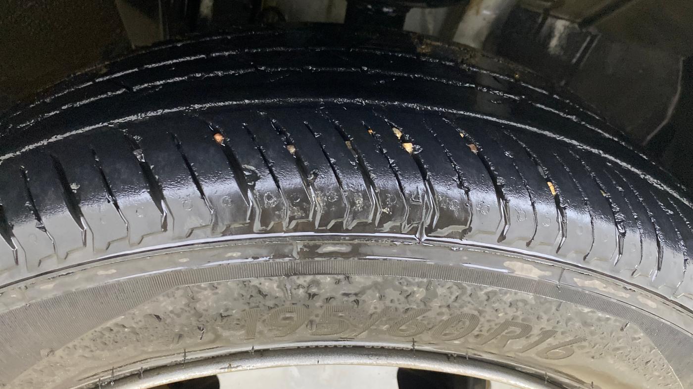 2024 Nissan MAGNITE XE, Petrol, Manual, 31,000 km, Right Front Tyre Tread