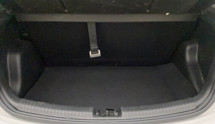 2018 Hyundai Grand i10 MAGNA AT 1.2 KAPPA VTVT, Petrol, Automatic, 33,768 km, Boot Inside