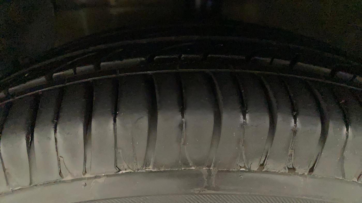 2018 Hyundai Grand i10 MAGNA AT 1.2 KAPPA VTVT, Petrol, Automatic, 33,768 km, Left Front Tyre Tread