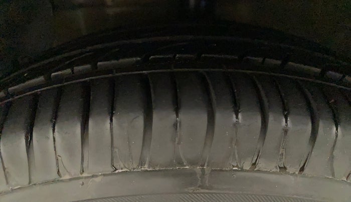 2018 Hyundai Grand i10 MAGNA AT 1.2 KAPPA VTVT, Petrol, Automatic, 33,768 km, Left Front Tyre Tread