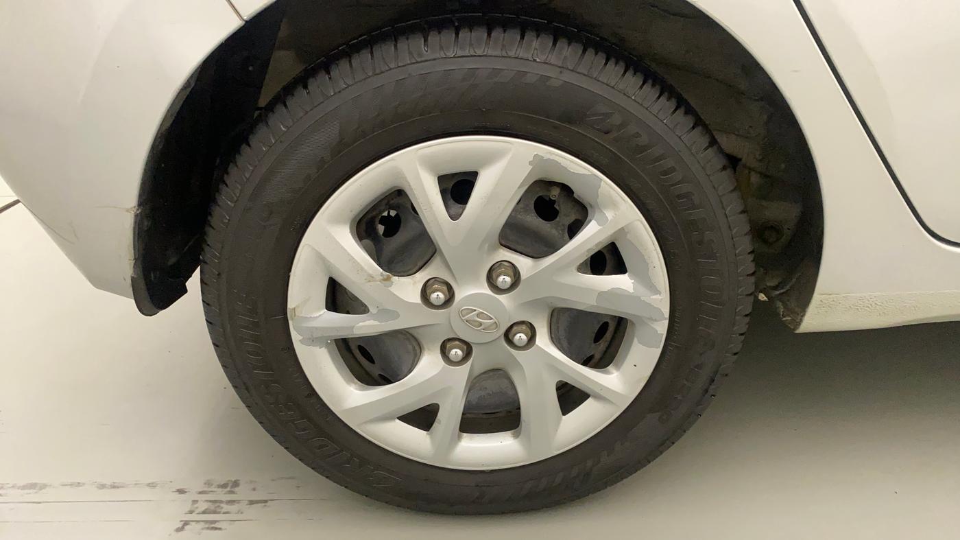 2018 Hyundai Grand i10 MAGNA AT 1.2 KAPPA VTVT, Petrol, Automatic, 33,768 km, Right Rear Wheel