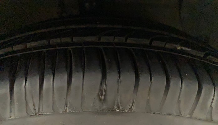 2018 Hyundai Grand i10 MAGNA AT 1.2 KAPPA VTVT, Petrol, Automatic, 33,768 km, Right Front Tyre Tread