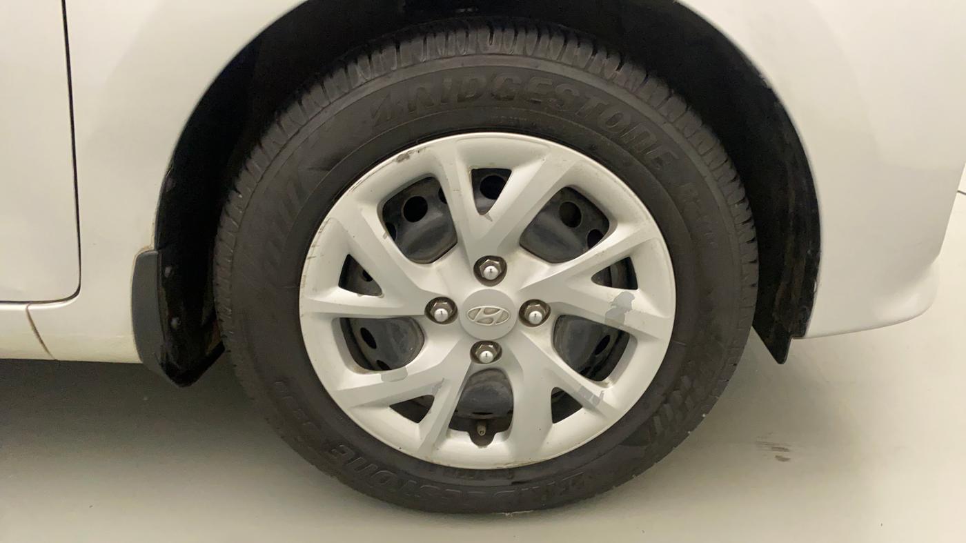 2018 Hyundai Grand i10 MAGNA AT 1.2 KAPPA VTVT, Petrol, Automatic, 33,768 km, Right Front Wheel