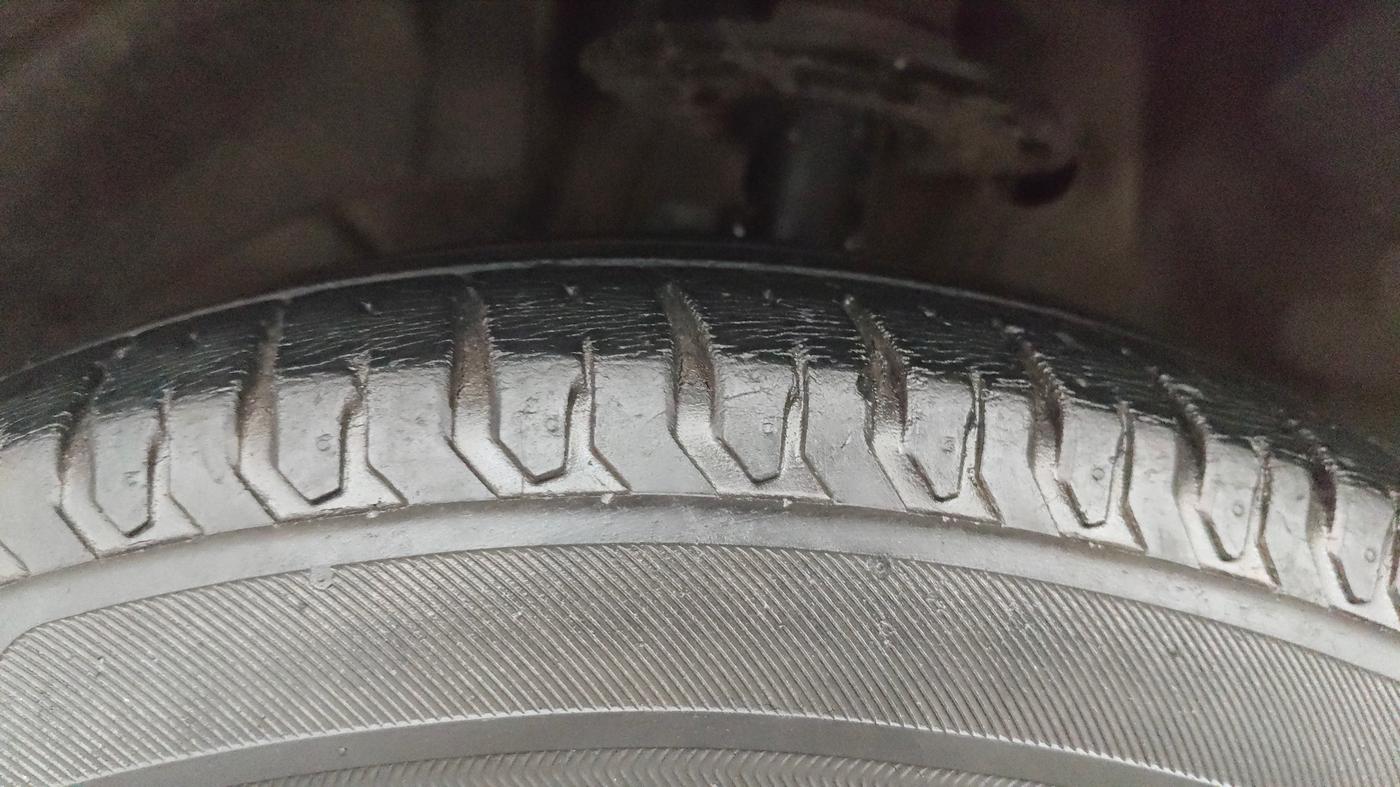 2021 Maruti Ertiga VXI CNG, CNG, Manual, 42,962 km, Left Front Tyre Tread