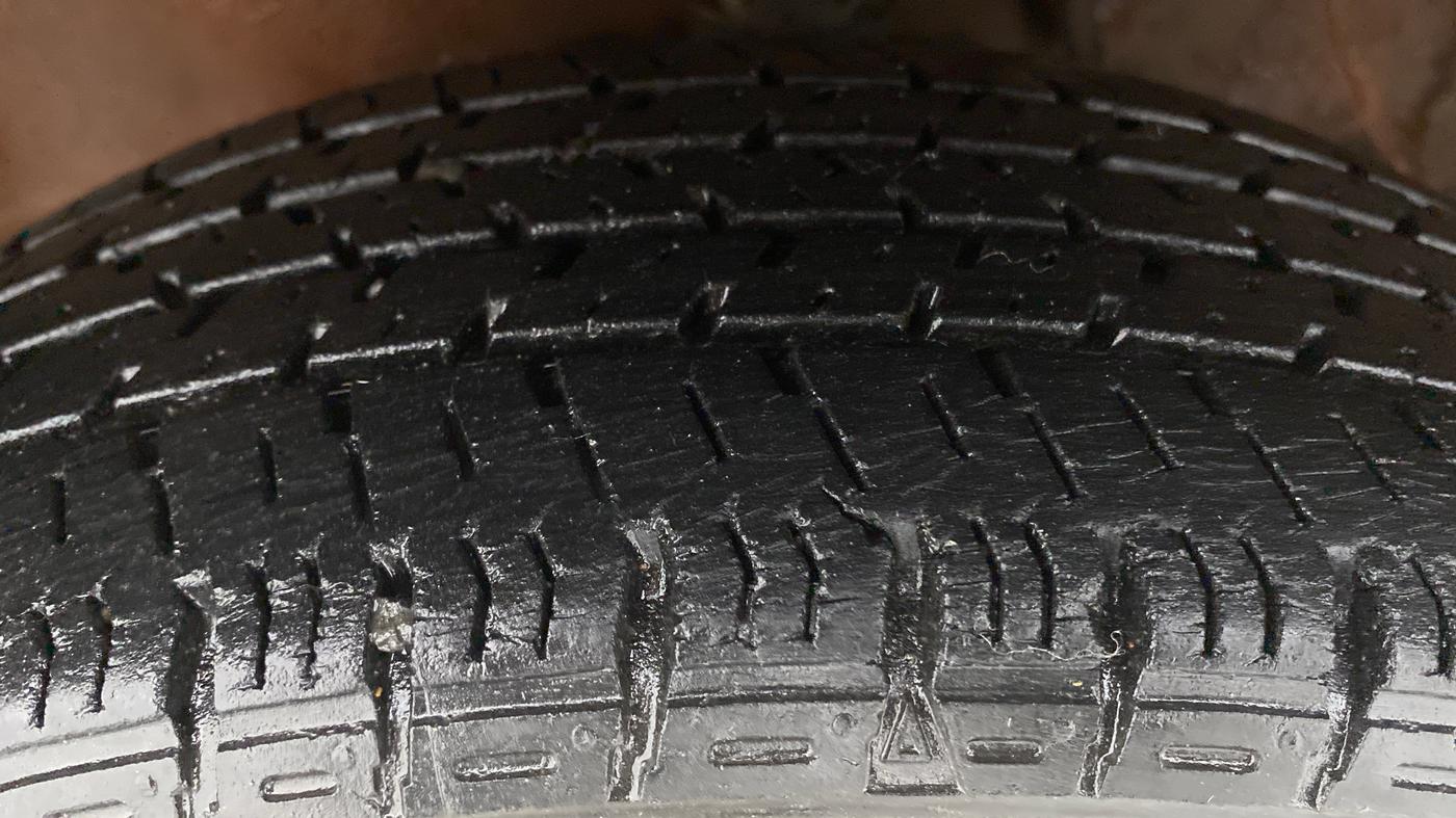 2016 Maruti Alto K10 VXI AMT P, Petrol, Automatic, 24,846 km, Left Front Tyre Tread