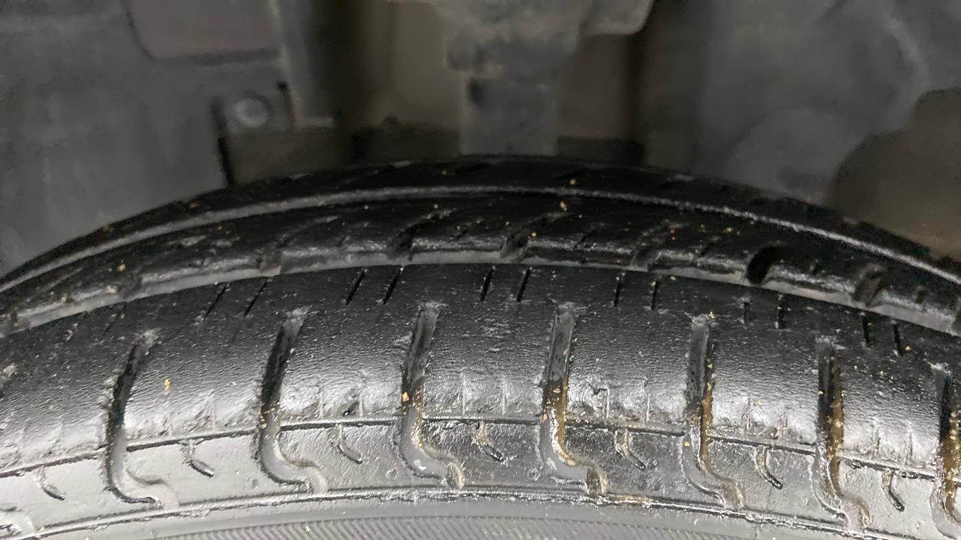 2017 Renault Kwid RXL, Petrol, Manual, 28,009 km, Left Front Tyre Tread