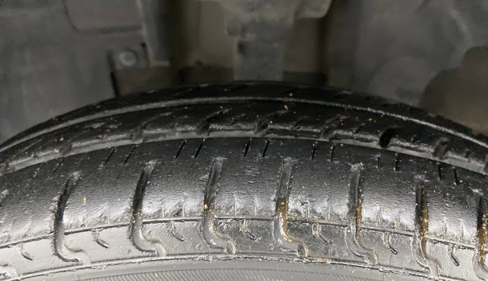 2017 Renault Kwid RXL, Petrol, Manual, 28,009 km, Left Front Tyre Tread