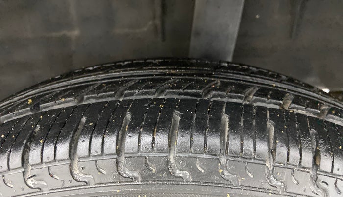 2017 Renault Kwid RXL, Petrol, Manual, 28,009 km, Left Rear Tyre Tread