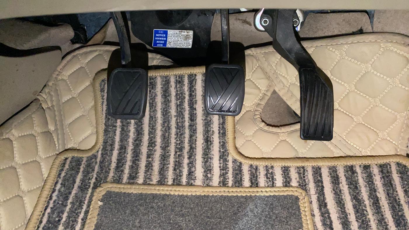 2023 Maruti Ciaz ZETA 1.5 SHVS MT PETROL, Petrol, Manual, 70,512 km, Pedals