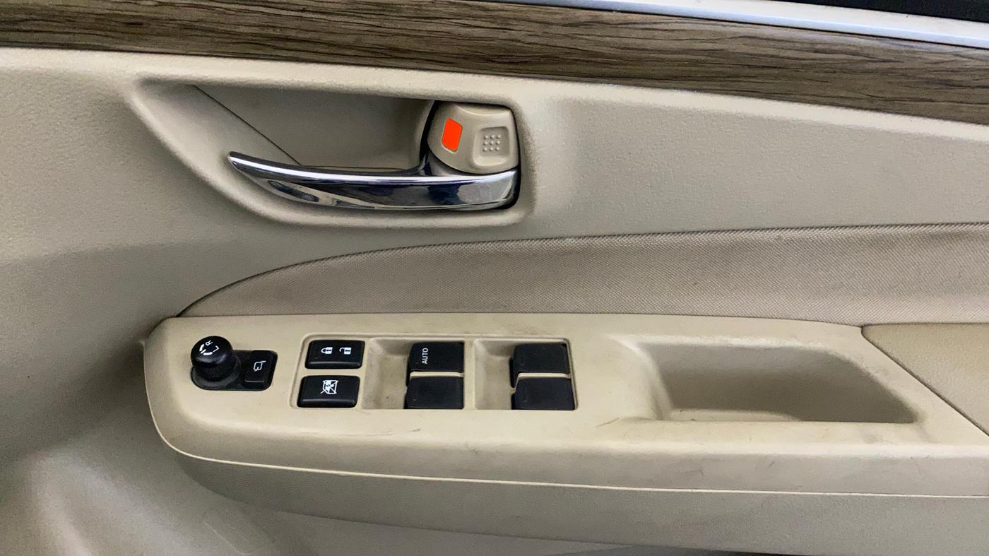 2023 Maruti Ciaz ZETA 1.5 SHVS MT PETROL, Petrol, Manual, 70,512 km, Driver Side Door Panels Control