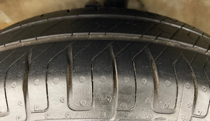 2011 Maruti Ritz VXI, Petrol, Manual, 52,985 km, Left Front Tyre Tread