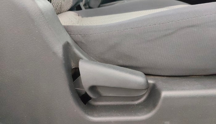2013 Maruti Wagon R 1.0 LXI, CNG, Manual, 93,957 km, Driver Side Adjustment Panel