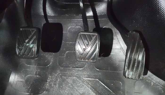 2013 Maruti Wagon R 1.0 LXI, CNG, Manual, 93,957 km, Pedals