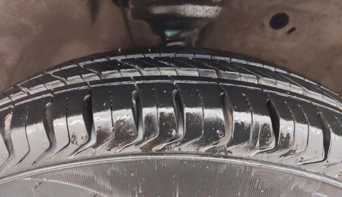 2013 Maruti Wagon R 1.0 LXI, CNG, Manual, 93,957 km, Right Front Tyre Tread