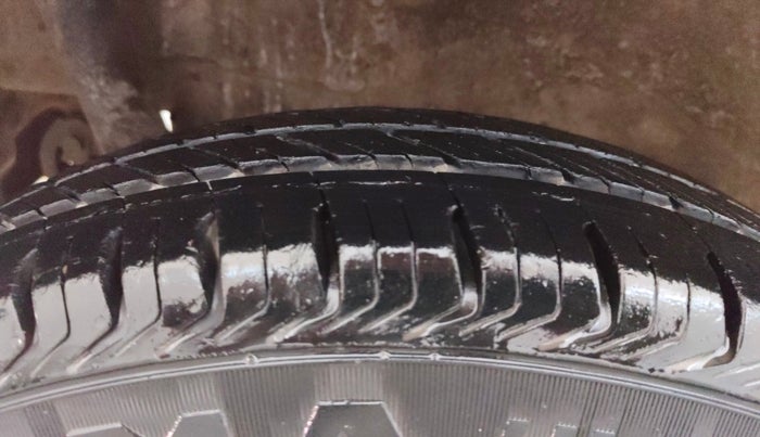 2013 Maruti Wagon R 1.0 LXI, CNG, Manual, 93,957 km, Right Rear Tyre Tread