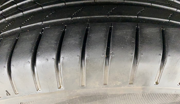 2022 Tata PUNCH ADVENTURE RHYTHM PACK MT, Petrol, Manual, 57,400 km, Right Front Tyre Tread