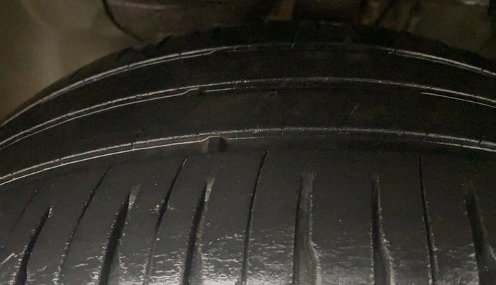 2016 Hyundai Elite i20 ASTA 1.4 CRDI (O), Diesel, Manual, 96,143 km, Left Front Tyre Tread